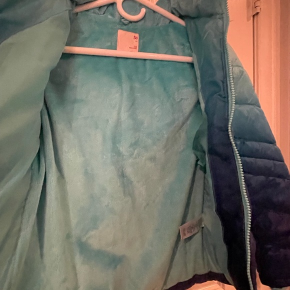 So , Size 7/8 Ombre blue / green puffer jacket Faux fur hood is removable - Picture 5 of 6
